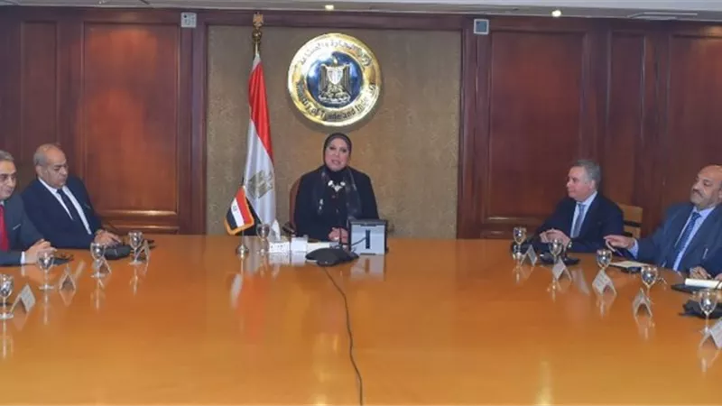 نيفين جامع: اجراء زيارات ميدانية لمواقع الإنتاج والتواصل مع المستثمرين