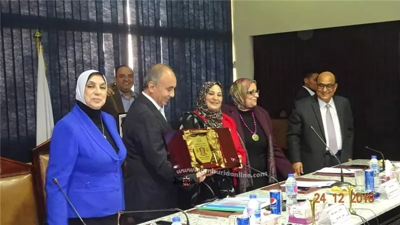 مجلس جامعة الزقازيق يكرم مدير مركز الجودة ويصدر قرارات مهمة