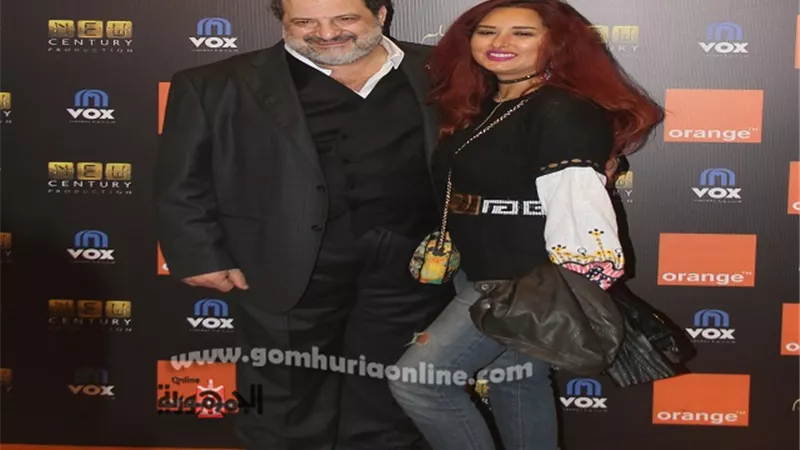شاهد.. خالد الصاوى برفقة زوجته فى العرض الخاص لفيلم 