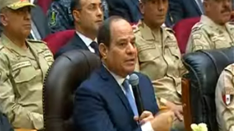 السيسي : القوات المسلحة مسئولة عن الحفاظ على الدولة المدنية في مصر وفقا ل 