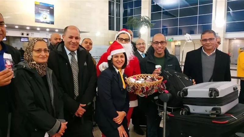 لوفتهانزا تحتفل بالكريسماس مع المسافرين في مطار القاهرة