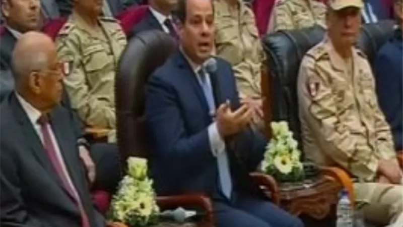 السيسي : نعمل ليل نهار للحفاظ على دولتنا ومنعها من السقوط والجيش ساهم بجزء من قدراته باعتبارها مهمة أمن قومي