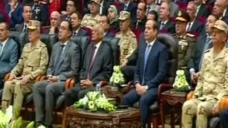 الرئيس يفتتح مشروعات 