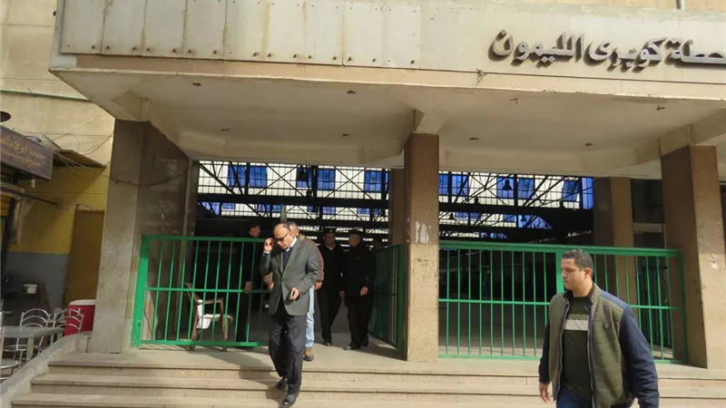 سقوط عامل بنك القاهرة تحت عجلات القطار بمحطة كوبري الليمون