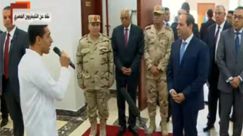 شاهد ... السيسي يقوم بجولة تفقدية لمشروعات الإنتاج الحيواني المتكاملة في الفيوم