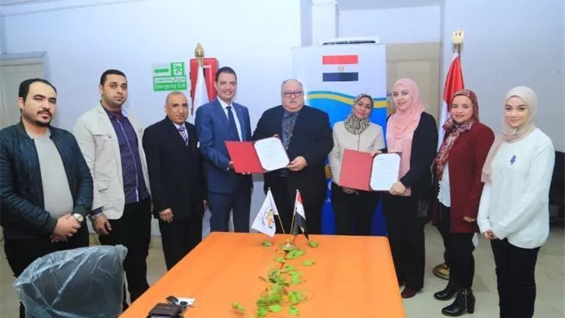 «الوطني للاعتماد» يمنح معامل الجودة بشركة أدوية وطنية شهادة الأيزو