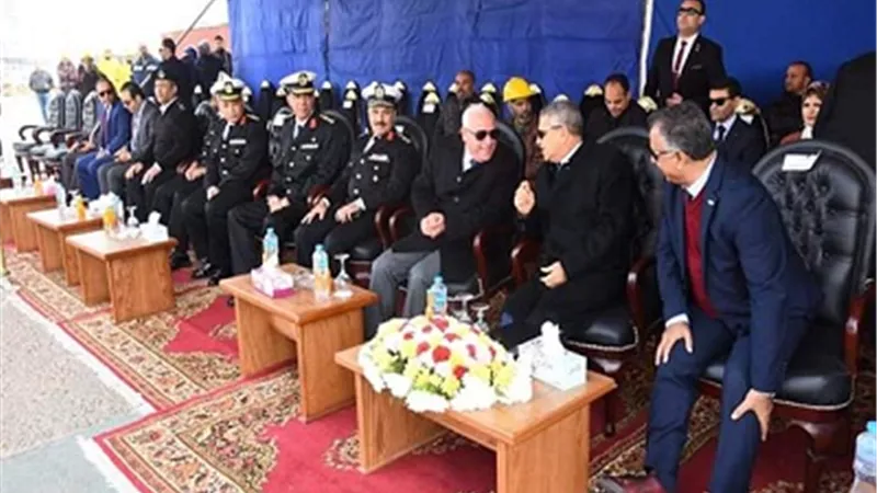 رئيس هيئة قناة السويس ومحافظ بورسعيد يدشنان القاطرة مصطفى محمود بقوة شد 70 طن
