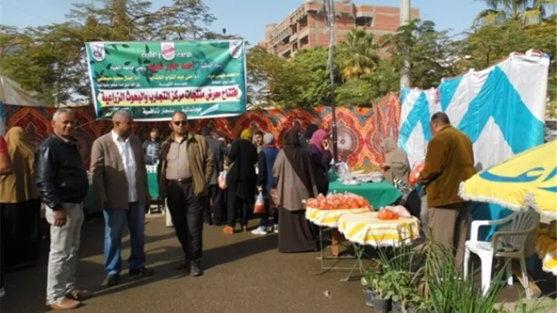 افتتاح معرض منتجات مركز التجارب والبحوث الزراعية بكلية الزراعة بالفيوم