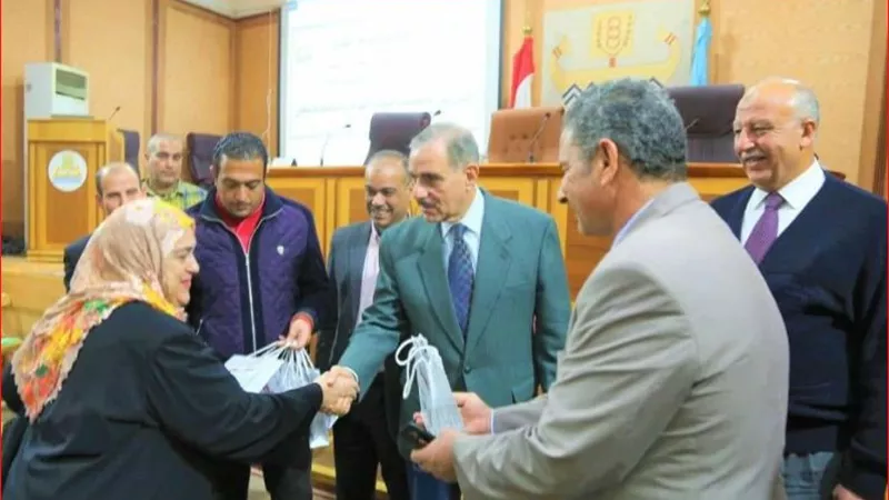 محافظ كفر الشيخ يشهد توزيع ٦٣ سماعة طبية و٦ أطراف صناعية من الاورمان ..صور