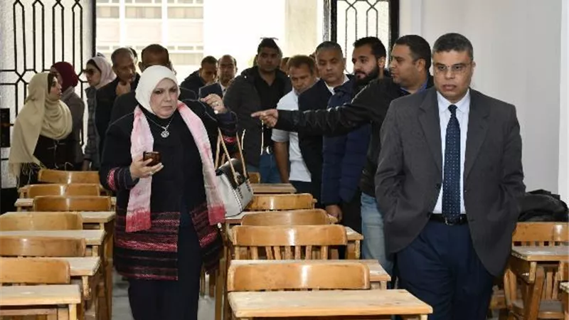 ٣٥٧٨٨ طالب يؤدون إمتحانات الفصل الدراسي الأول بجامعة القناة