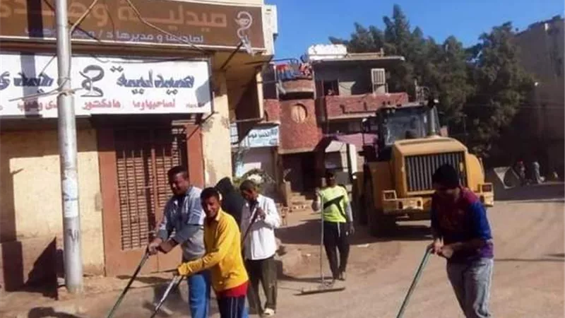 محافظ أسوان يشيد بجهود المجتمع المدنى فى نجاح مبادرة نظف بلدك .صور