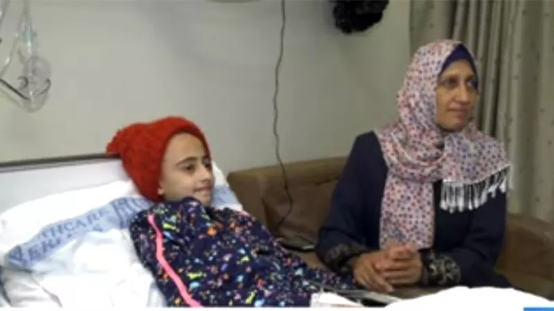 سلطات الاحتلال تمنع سفر الأم من غزة مع إبنها المريض بالسرطان للعلاج في الضفة الغربية