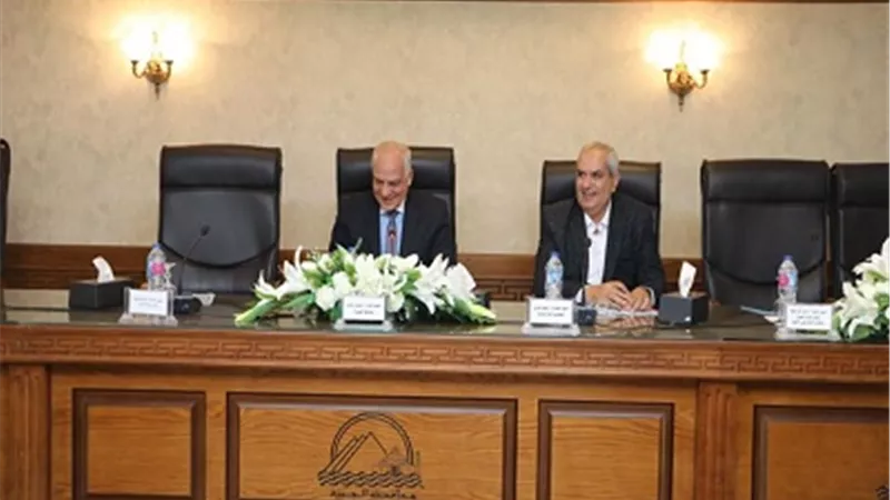 محافظ الجيزة.. 25 مليون جنية لتطوير عدداً من المدارس بإمبابة