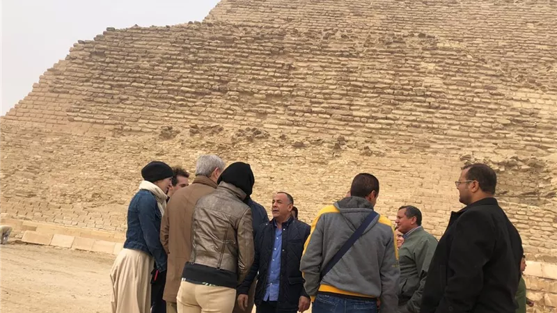 الأمين العام يتفقد الأعمال النهائية لترميم الهرم المدرج بمنطقة سقارة الأثرية .. صور
