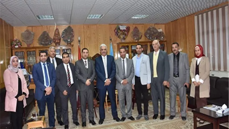 نائب رئيس جامعة الأزهر للوجه القبلي يستقبل رئيس الجهاز التنفيذي لهيئة محو الأمية