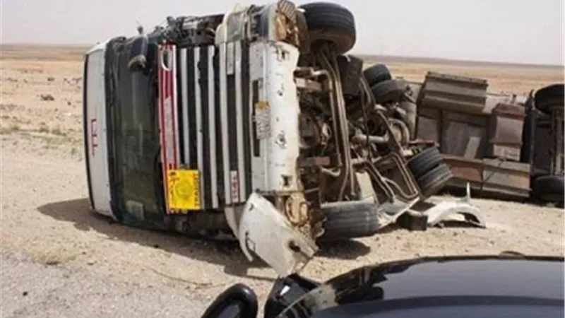 انقلاب سيارة محملة بـ ٨٧ طن فوسفات بقنا