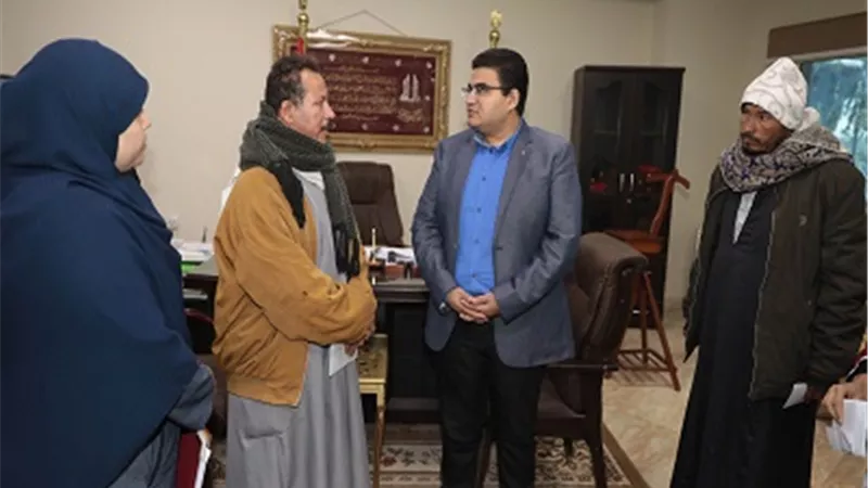 تسليم مساعدات مالية لـ3 اسر ببني سويف
