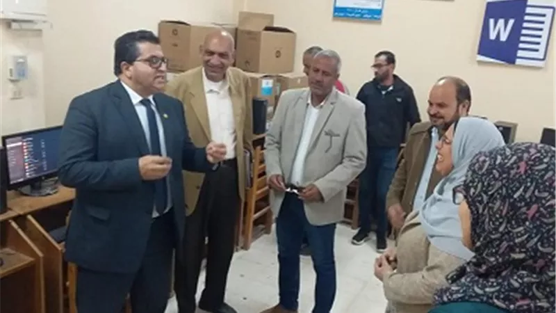 وكيل تعليم جنوب سيناء يتفقد معمل الحاسب الآلي والانشاءات بمدرسة السادات الثانوية والشهيد سيد زكريا
