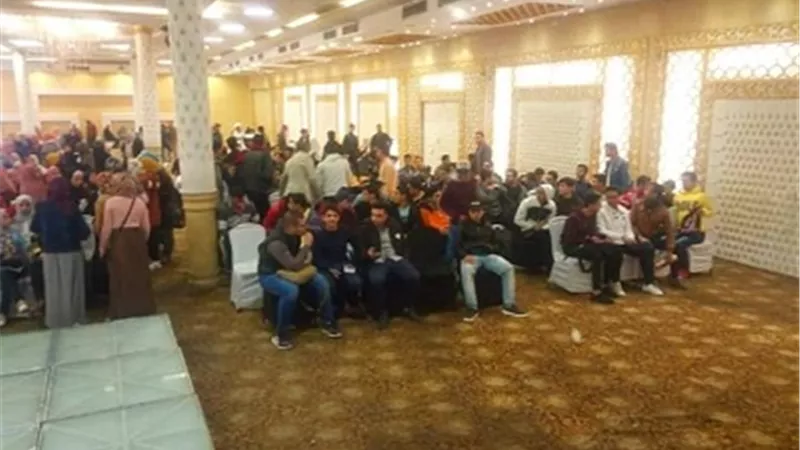 توافد 4000 طالب على القوافل التعليمية ببنى سويف