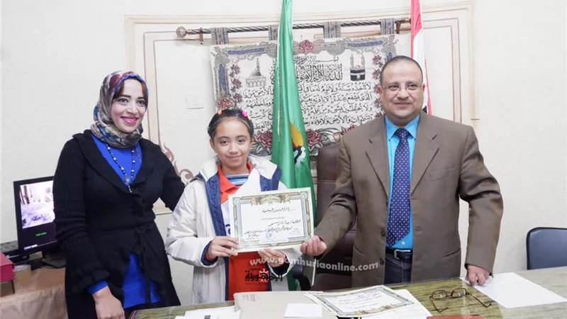 الباجور التعليمية بالمنوفية تكرم جنا تامر بمدرسة النجاح لفوزها بالمركز الأول في مسابقة 