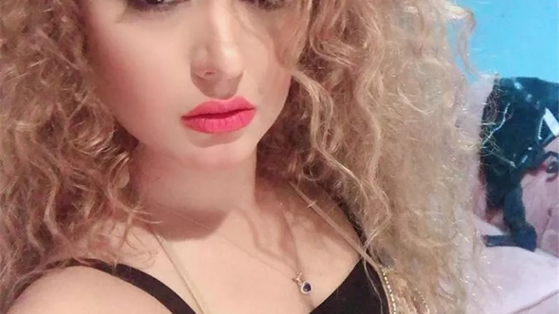 ندى بهجت تروج لمسرحيتها 