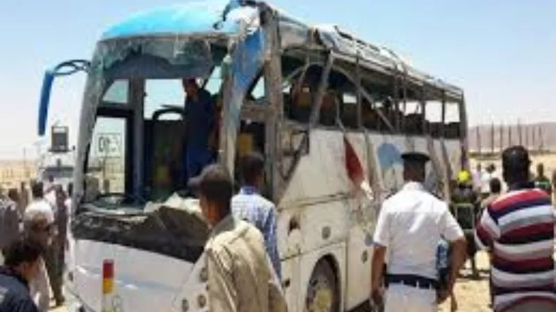 اصابة 7 اشخاص في حادث تصادم اتوبيس وسيارة بالبحيرة