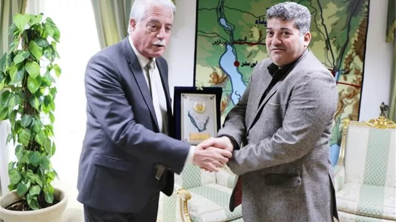 محافظ جنوب سيناء يكرم خالد ابوهاشم