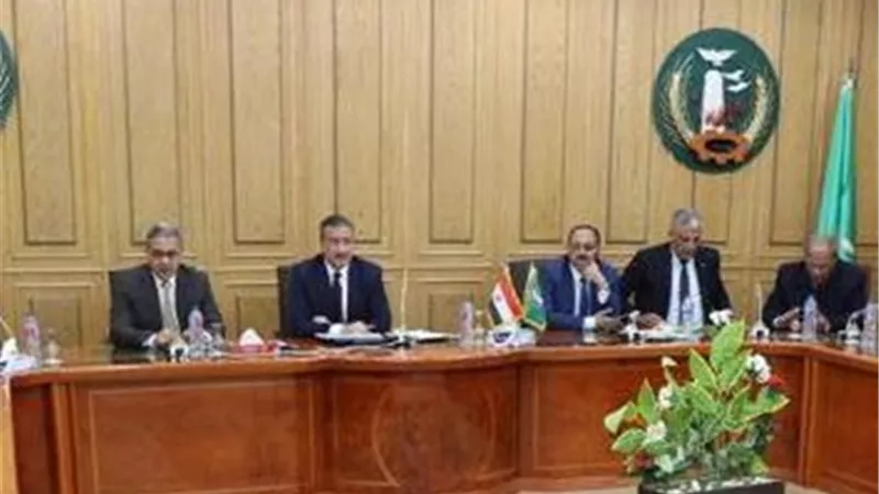 أبو ليمون لوفد الإدارة المحلية بمجلس النواب: المحافظة تعانى من ضعف الموازنة خاصة لمشروعات الصرف الصحى.. صــور
