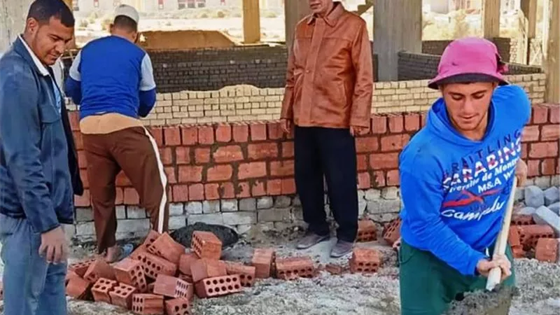 عبد العظيم يتابع أعمال إنشاء مسجد خالد بن الوليد بحى ابنى بيتك.. بالصور