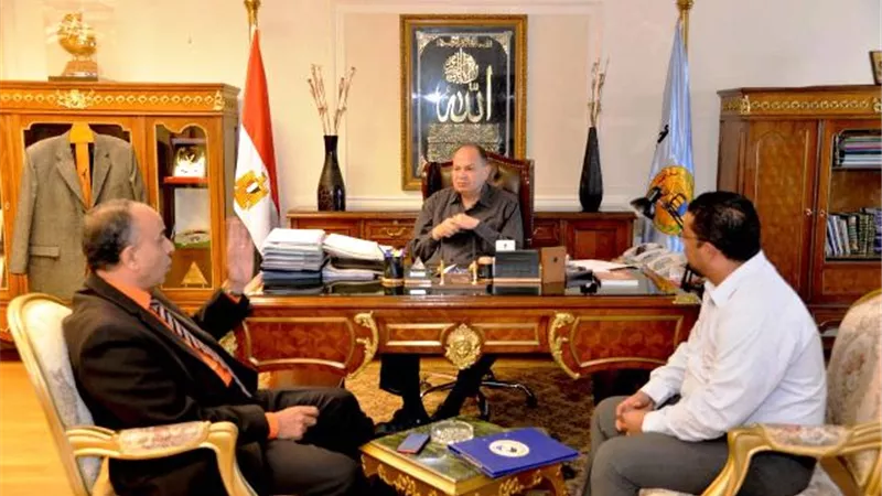 محافظ أسيوط يناقش خطة رفع كفاءة الطرق العامة بمسار رحلة العائلة المقدسة.. بالصور