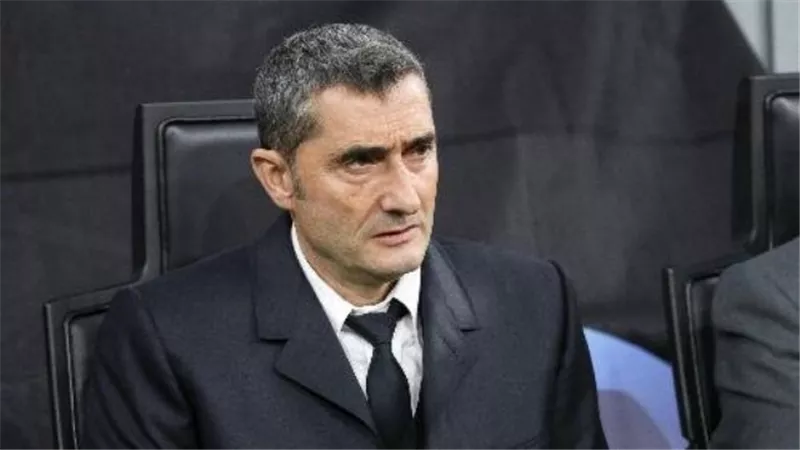 برشلونة يحسم مصير المدرب فالفيردي