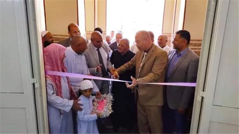 إفتتاح مسجد بالجهود الذاتية لأهالى قرية القصر بالوادى الجديد.. بالصور