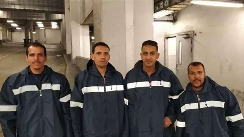 الخدمات الأرضية توفر واقى المطر للعاملين بمهبط مطار القاهرة..صور