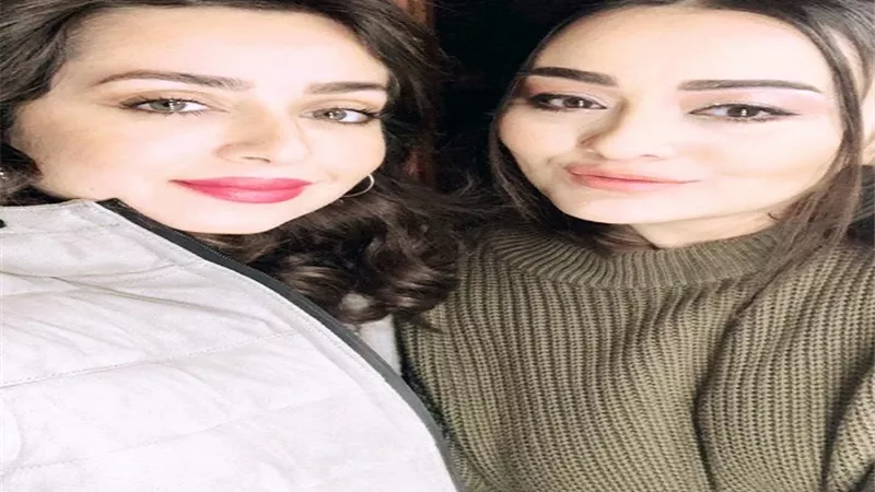 صفية وزينة في انتظار 