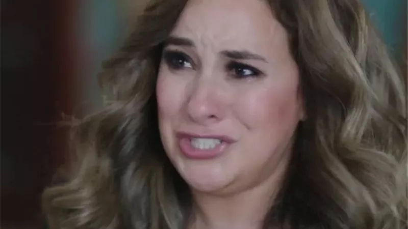 الفنانة شيري عادل تروي تفاصيل رميها فى البحر