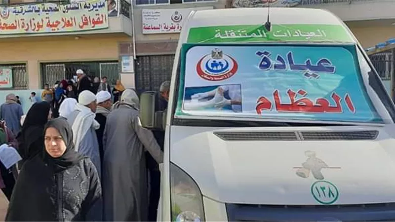 صحة الشرقية توقع الكشف الطبي علي ١٩٦٢ مريضا بالقافلة العلاجية بالسماعنة