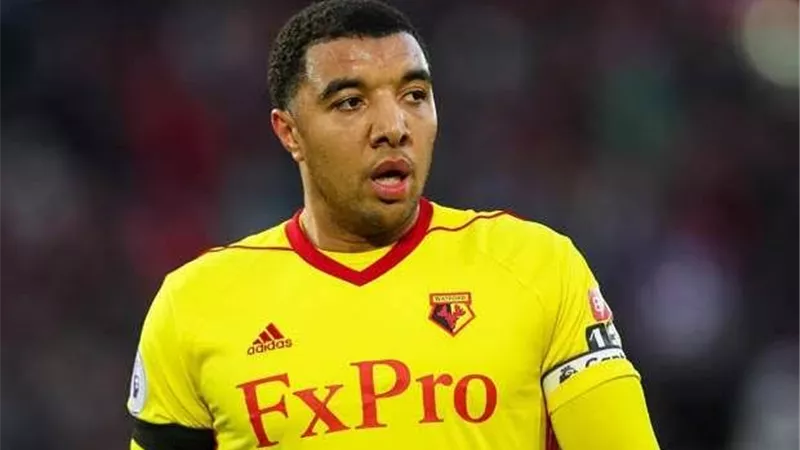 قصة لاعب إنجليزي.. من السجن إلى قائد فريقه بالبريميرليج