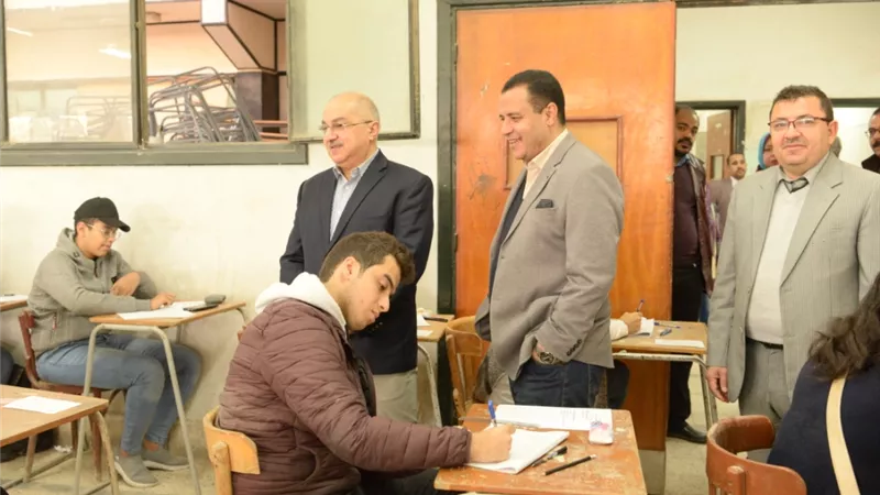 رئيس جامعة أسيوط يشيد بإنتظام أعمال امتحانات الفصل الدراسي الأول بكليات الجامعة