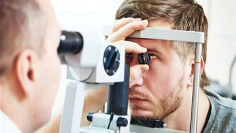 10 عادات خاطئة تؤدى الى ضعف النظر.. تعرف عليها