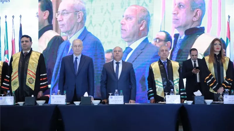 وزير النقل يشهد احتفال الاكاديمية العربية بتخريج دفعة جديدة من طلبة كلية الدراسات العليا في الإدارة