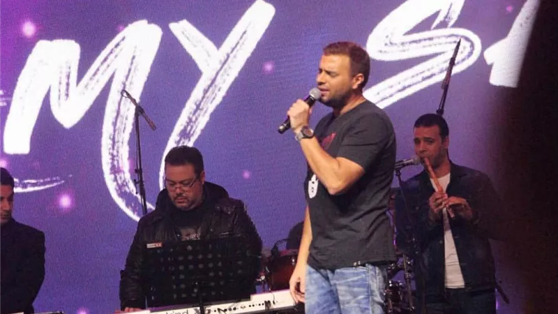 بالصور والفيديو.. رامي صبري يحيي الحفل الأضخم لـ2019..بحضور 80 ألف متفرج