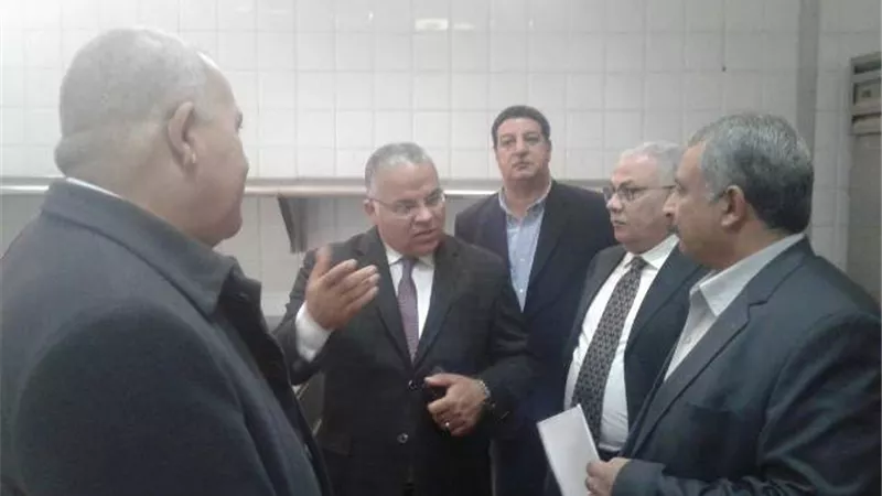 مدير تعليم الإسماعيلية يتابع سلامة الوجبات الغذائية بالمدرسة التكنولوجية .صور