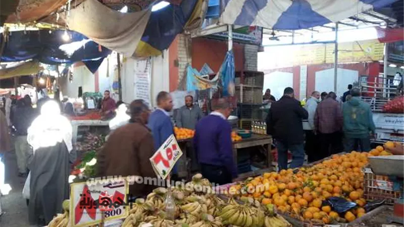 الإسماعيلية تتخلص من عشوائية سوق الجمعة بتسليم 246 فرش .صور