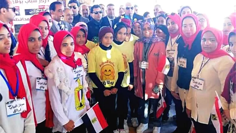 وزير الشباب والرياضة يوجه برفع كفاءة المدن الشبابية فى الوادى الجديد.. بالصور