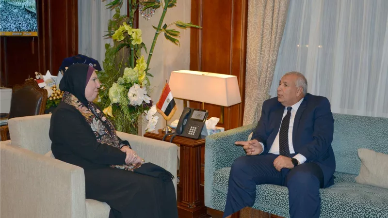وزيرة التجارة تستعرض مع محافظ الوادي الجديد تعزيز فرص الاستثمار الصناعي