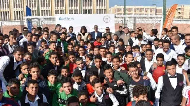 وزيرة الهجرة تلتقى طلاب المدرسة الفندقية بالفيوم