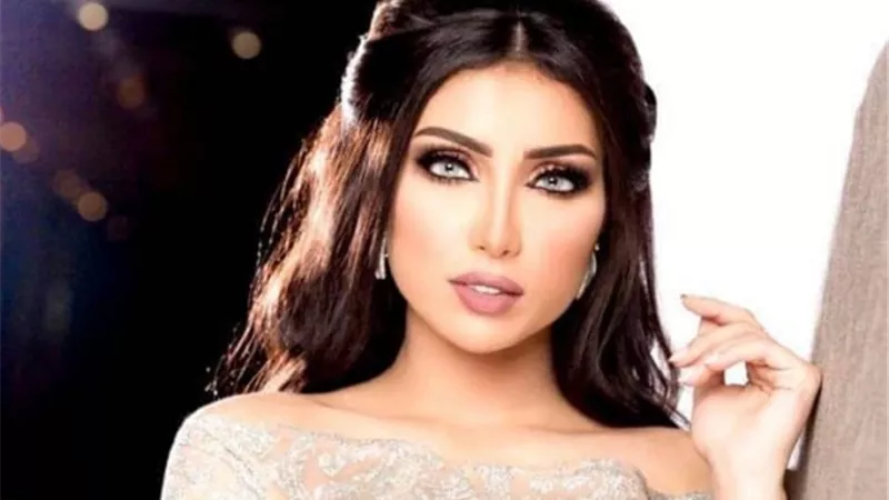 لحظة التحقيق مع مطربة شهيرة بسبب فضح وابتزاز الفنانين .. فيديو