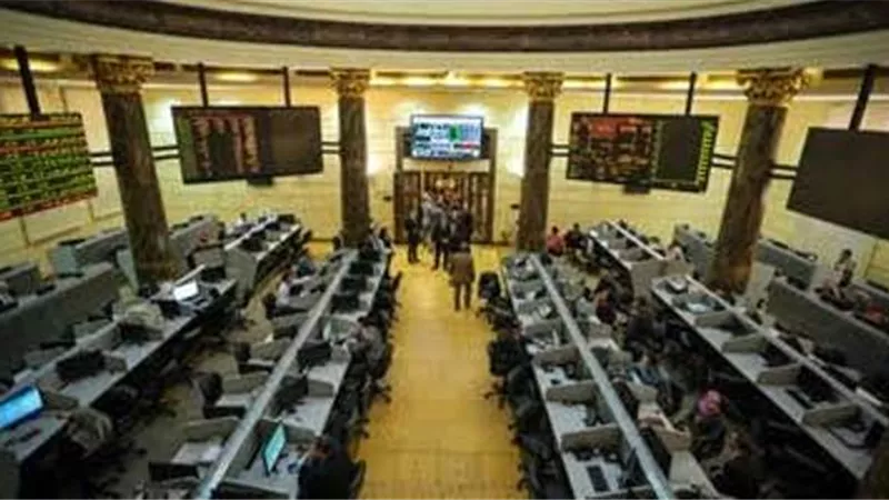 تراجع جماعى لمؤشرات البورصة بختام التعاملات بضغوط مبيعات المؤسسات المحلية