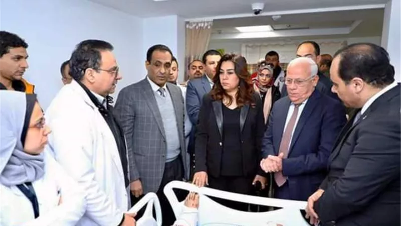 محافظا دمياط وبورسعيد يزوران مصابى حادث أتوبيس الاستثمار.. بالصور
