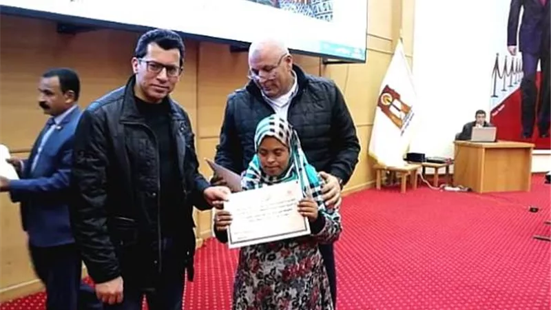 وزير الشباب يكرم المتأهلة لبطولة العالم من ذوى الاحتياجات بالوادى الجديد.صور